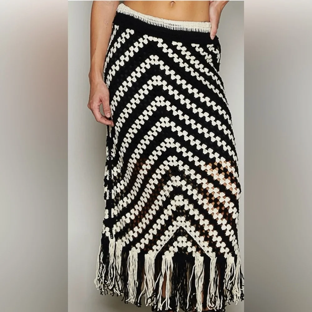 NEW POL Black and Natural Chevron Knit Skirt One Size - Picture 2 of 9